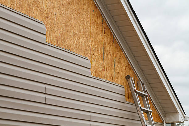 Professional Vinyl Siding technician working in Lewisberry, PA